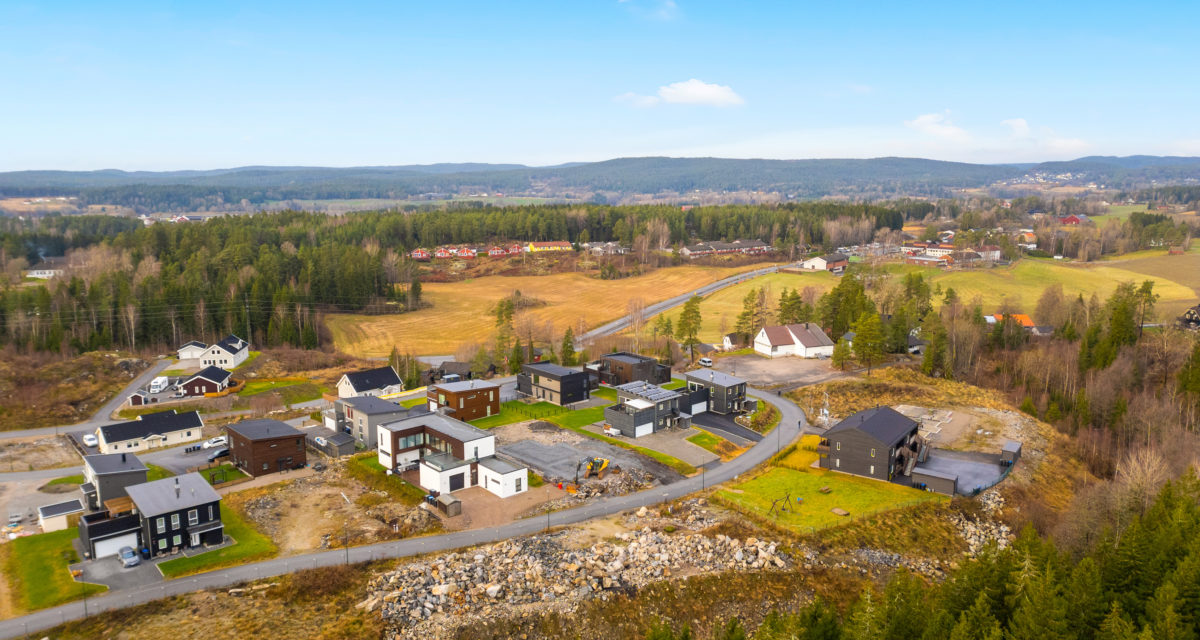 Det er flere tomter til salgs på Brunsbykollen